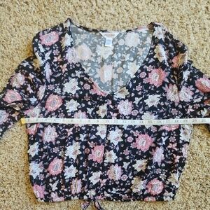 💜ARIZONA Women's Black Floral Deep V Button Up Long Sleeve Drawstring Crop L